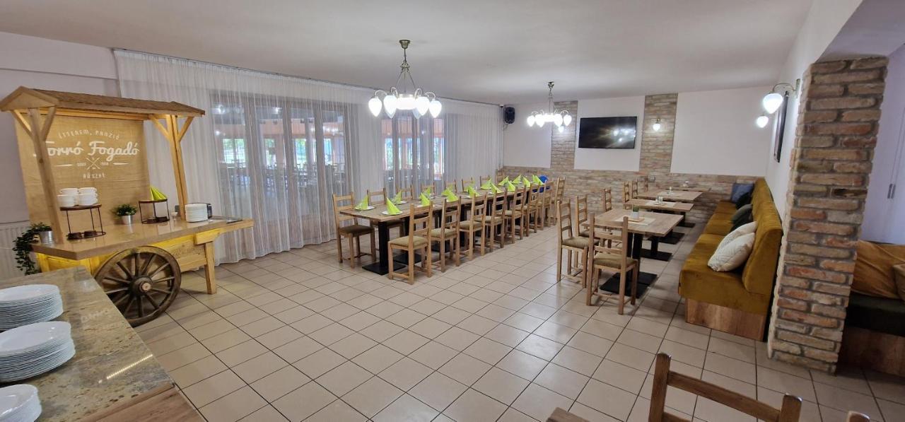 Forro Fogado & Bauer Bistro Hotel Roszke Exterior foto