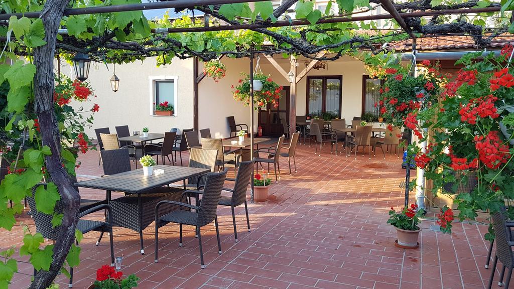 Forro Fogado & Bauer Bistro Hotel Roszke Exterior foto