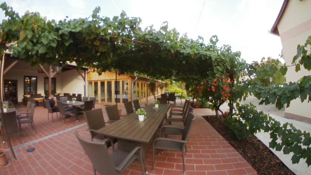 Forro Fogado & Bauer Bistro Hotel Roszke Exterior foto