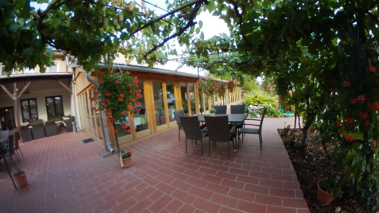 Forro Fogado & Bauer Bistro Hotel Roszke Exterior foto